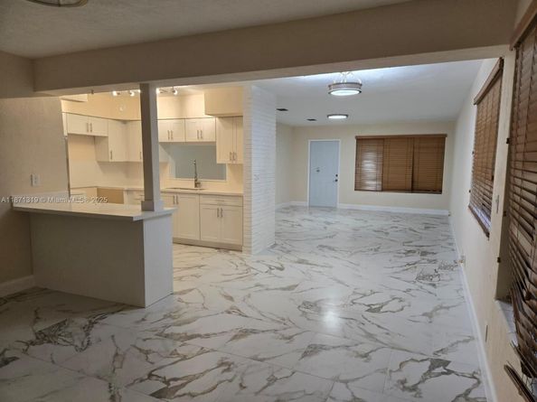 6751 Meade St, Hollywood FL 33024