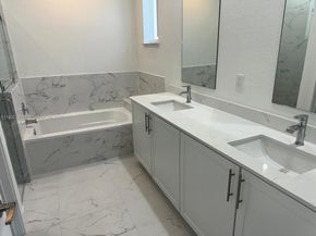1866 NE 1st St, Homestead FL 33033