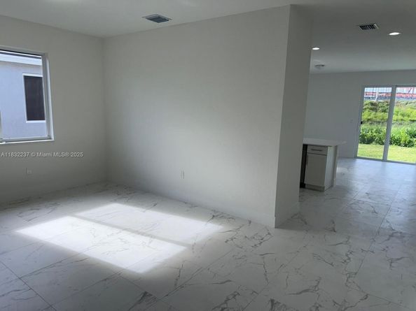 1866 NE 1st St, Homestead FL 33033