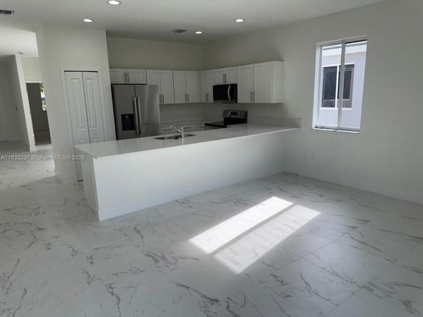 1866 NE 1st St, Homestead FL 33033