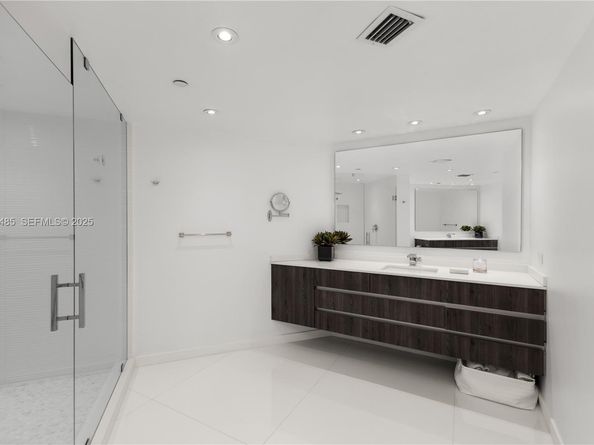 19955 NE 38th Ct 2205, Aventura FL 33180