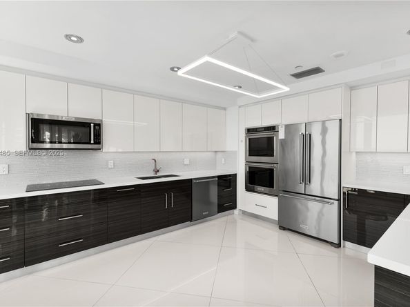 19955 NE 38th Ct 2205, Aventura FL 33180