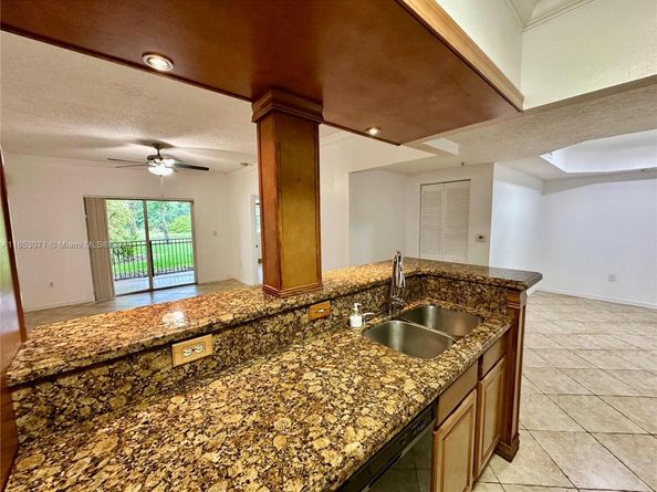 231 SW 116th Ave 19108, Pembroke Pines FL 33025