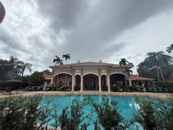 231 SW 116th Ave 19108, Pembroke Pines FL 33025
