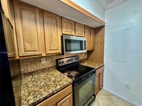 231 SW 116th Ave 19108, Pembroke Pines FL 33025