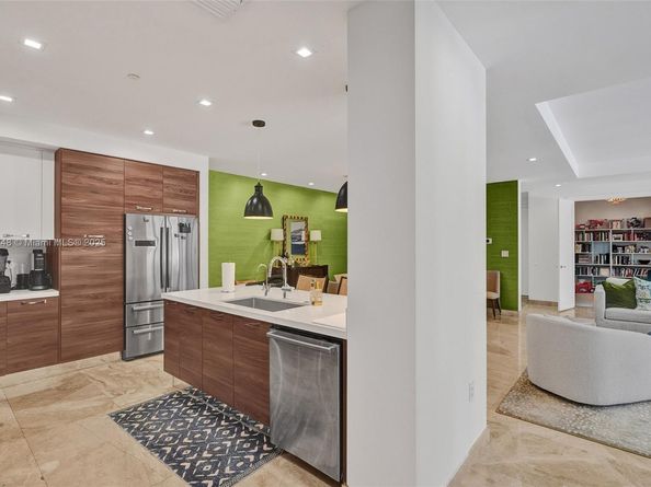 718 Valencia Ave 204, Coral Gables FL 33134