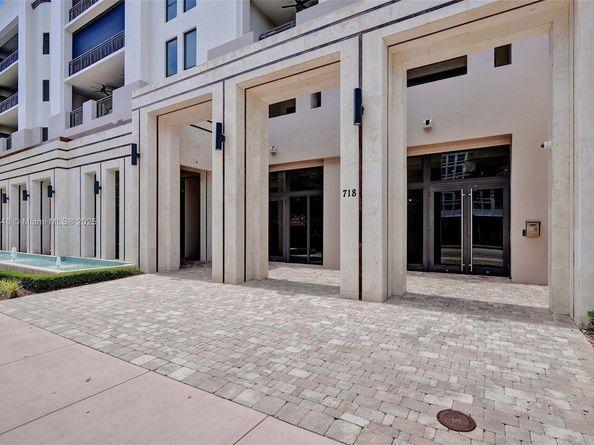 718 Valencia Ave 204, Coral Gables FL 33134