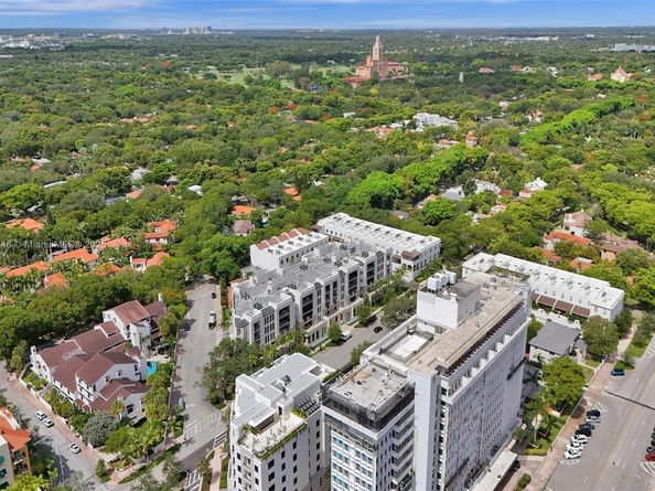 718 Valencia Ave 204, Coral Gables FL 33134