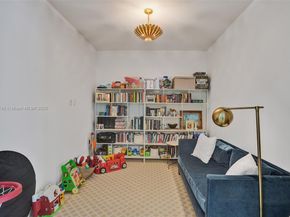 718 Valencia Ave 204, Coral Gables FL 33134