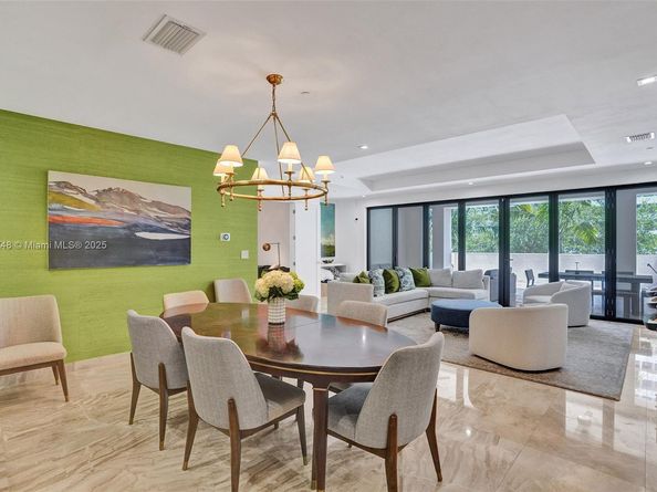 718 Valencia Ave 204, Coral Gables FL 33134