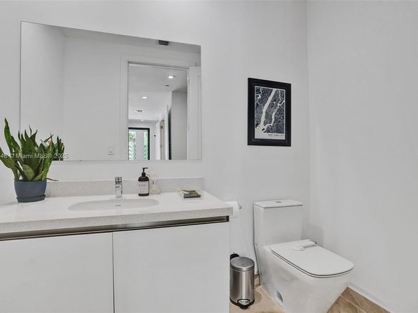 718 Valencia Ave 204, Coral Gables FL 33134