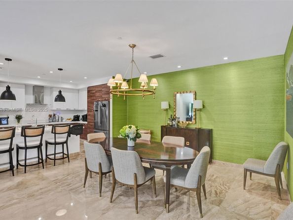 718 Valencia Ave 204, Coral Gables FL 33134