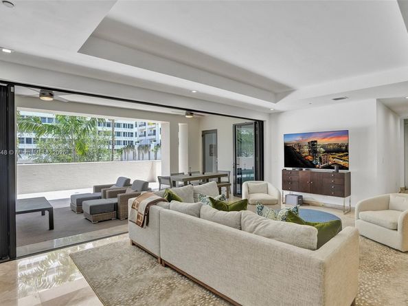 718 Valencia Ave 204, Coral Gables FL 33134