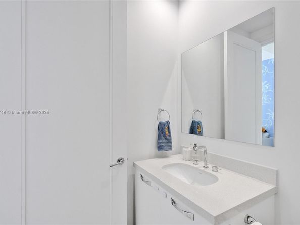 718 Valencia Ave 204, Coral Gables FL 33134