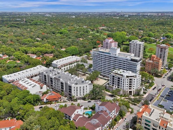 718 Valencia Ave 204, Coral Gables FL 33134