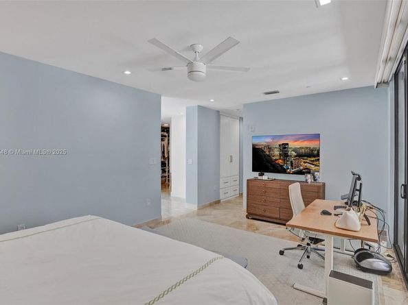 718 Valencia Ave 204, Coral Gables FL 33134