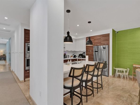 718 Valencia Ave 204, Coral Gables FL 33134