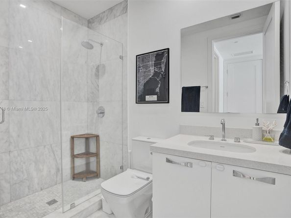 718 Valencia Ave 204, Coral Gables FL 33134