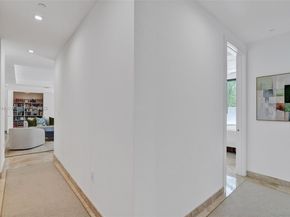 718 Valencia Ave 204, Coral Gables FL 33134