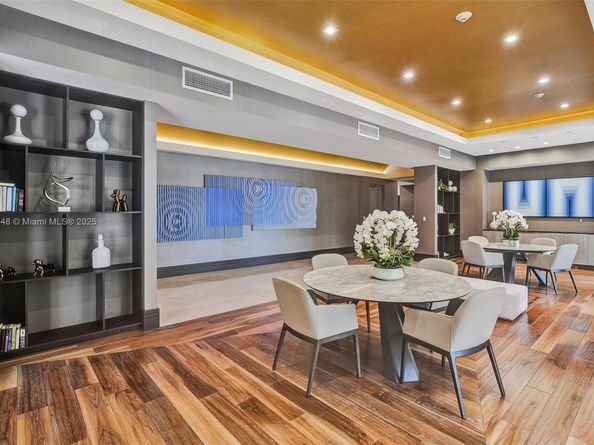 718 Valencia Ave 204, Coral Gables FL 33134