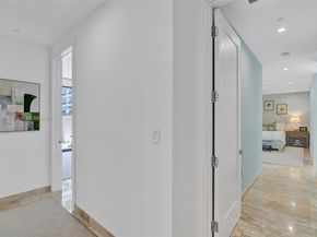 718 Valencia Ave 204, Coral Gables FL 33134