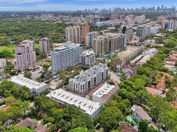 718 Valencia Ave 204, Coral Gables FL 33134