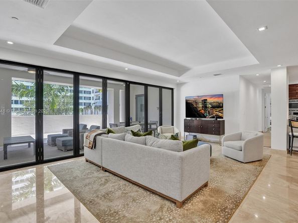718 Valencia Ave 204, Coral Gables FL 33134