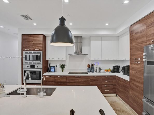 718 Valencia Ave 204, Coral Gables FL 33134