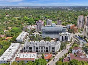 718 Valencia Ave 204, Coral Gables FL 33134