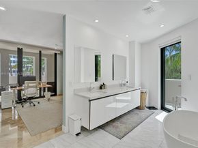 718 Valencia Ave 204, Coral Gables FL 33134
