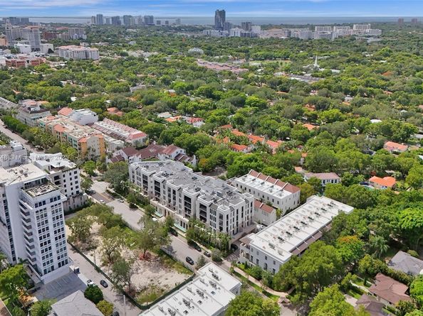 718 Valencia Ave 204, Coral Gables FL 33134
