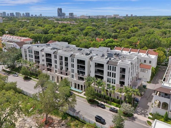 718 Valencia Ave 204, Coral Gables FL 33134
