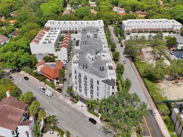 718 Valencia Ave 204, Coral Gables FL 33134