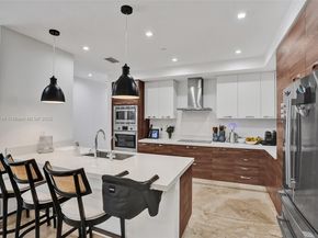 718 Valencia Ave 204, Coral Gables FL 33134