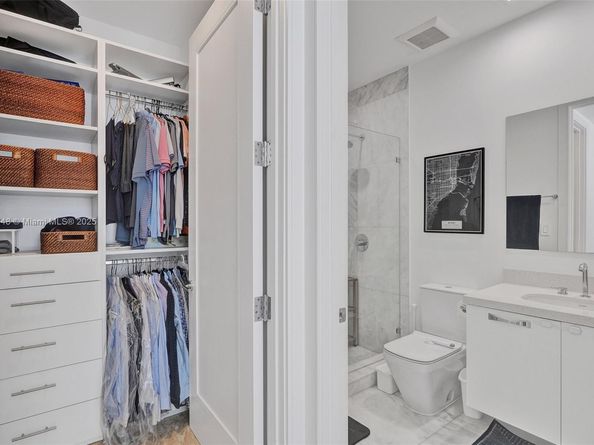 718 Valencia Ave 204, Coral Gables FL 33134