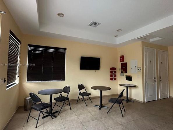 141 NW 2nd Ave 2, Hallandale Beach FL 33009