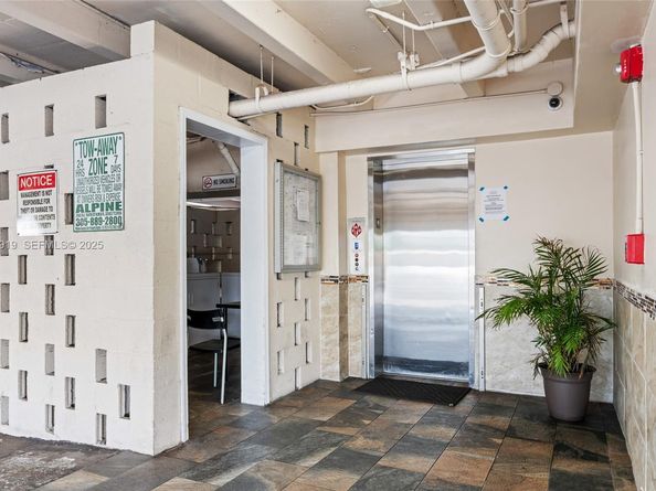 17051 NE 35th Ave 301, North Miami Beach FL 33160