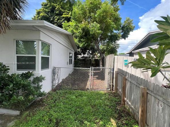 1573 NE 30th Ct, Pompano Beach FL 33064