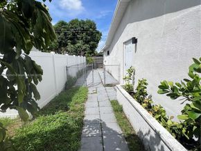 1573 NE 30th Ct, Pompano Beach FL 33064