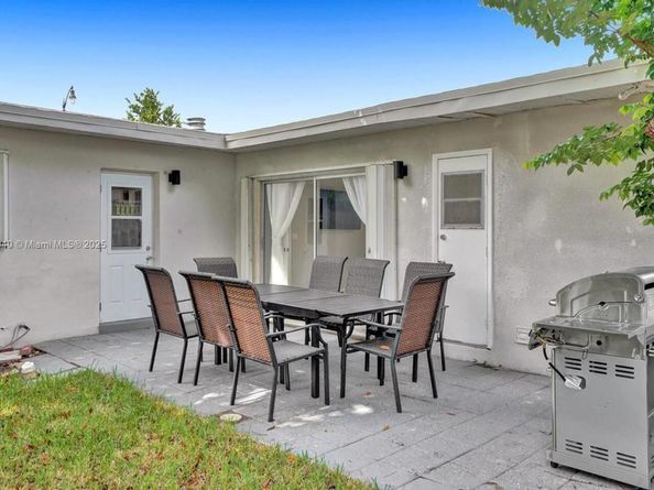 1573 NE 30th Ct, Pompano Beach FL 33064