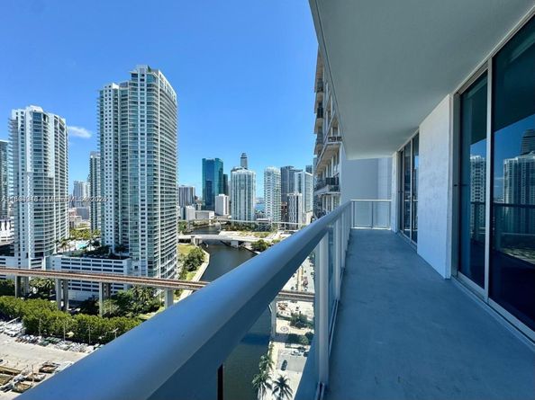 185 SW 7th St 2411, Miami FL 33130