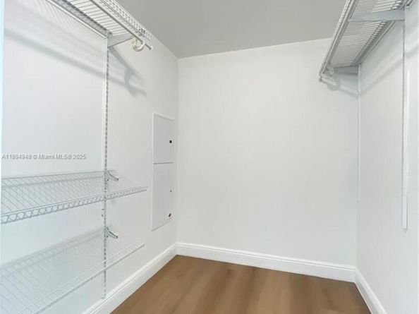 185 SW 7th St 2411, Miami FL 33130