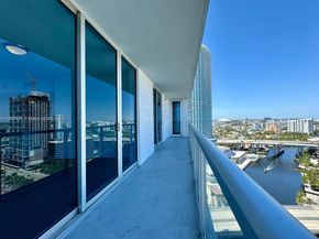 185 SW 7th St 2411, Miami FL 33130