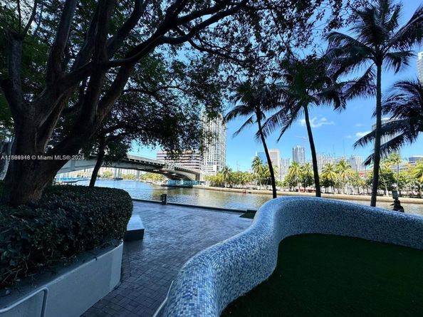 185 SW 7th St 2411, Miami FL 33130