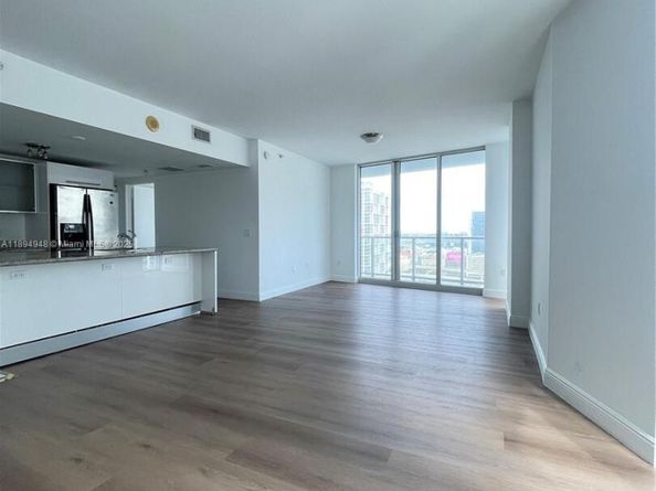 185 SW 7th St 2411, Miami FL 33130