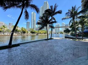 185 SW 7th St 2411, Miami FL 33130