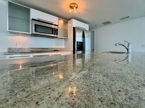 185 SW 7th St 2411, Miami FL 33130