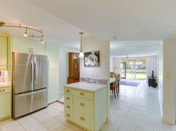 400 S Hollybrook Dr