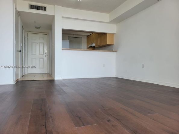 102 SW 6th Ave 605, Miami FL 33130