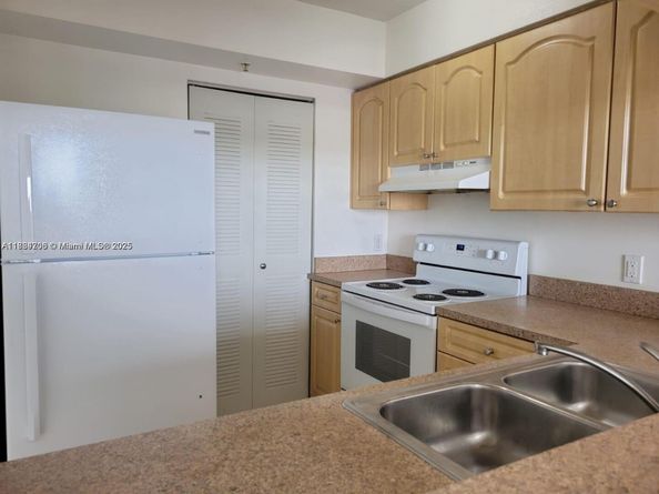 102 SW 6th Ave 605, Miami FL 33130